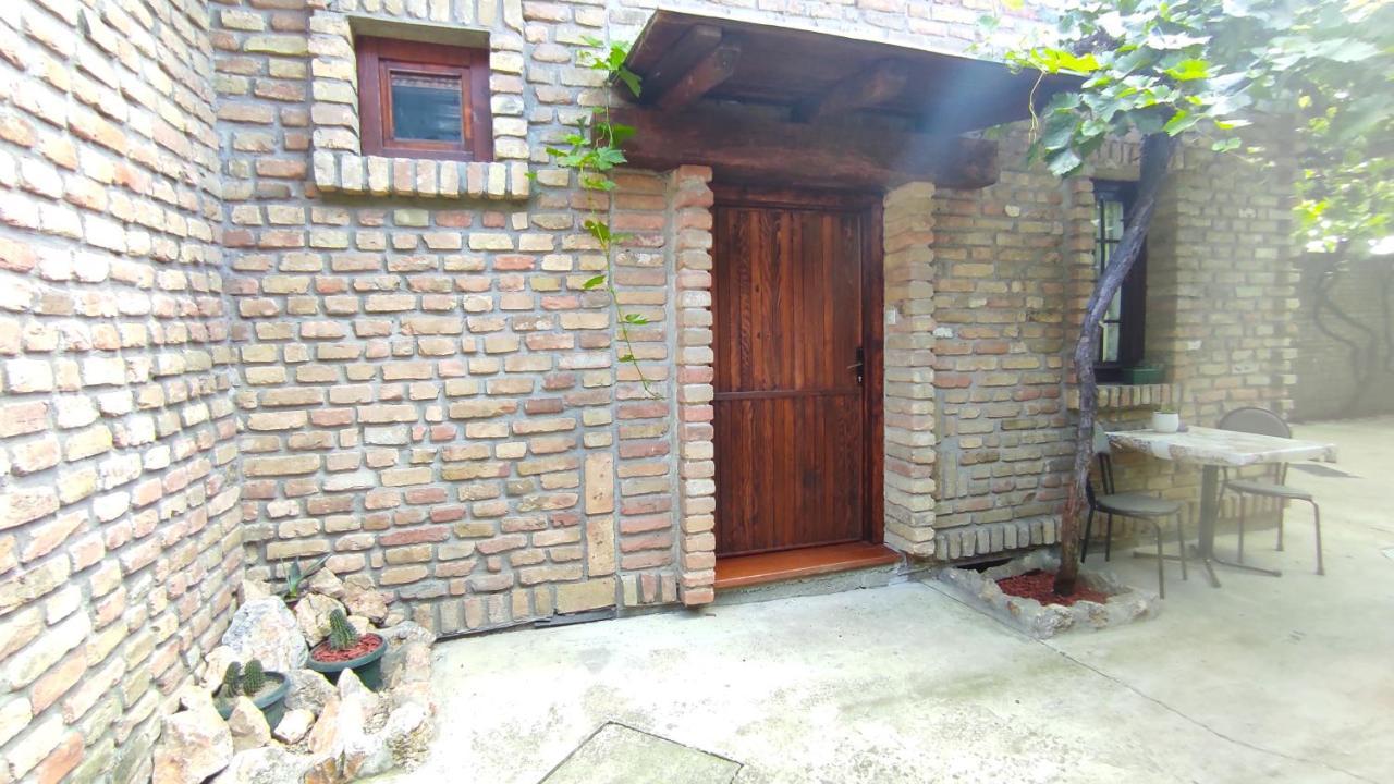 Apartamento Wood House Ruma Exterior foto