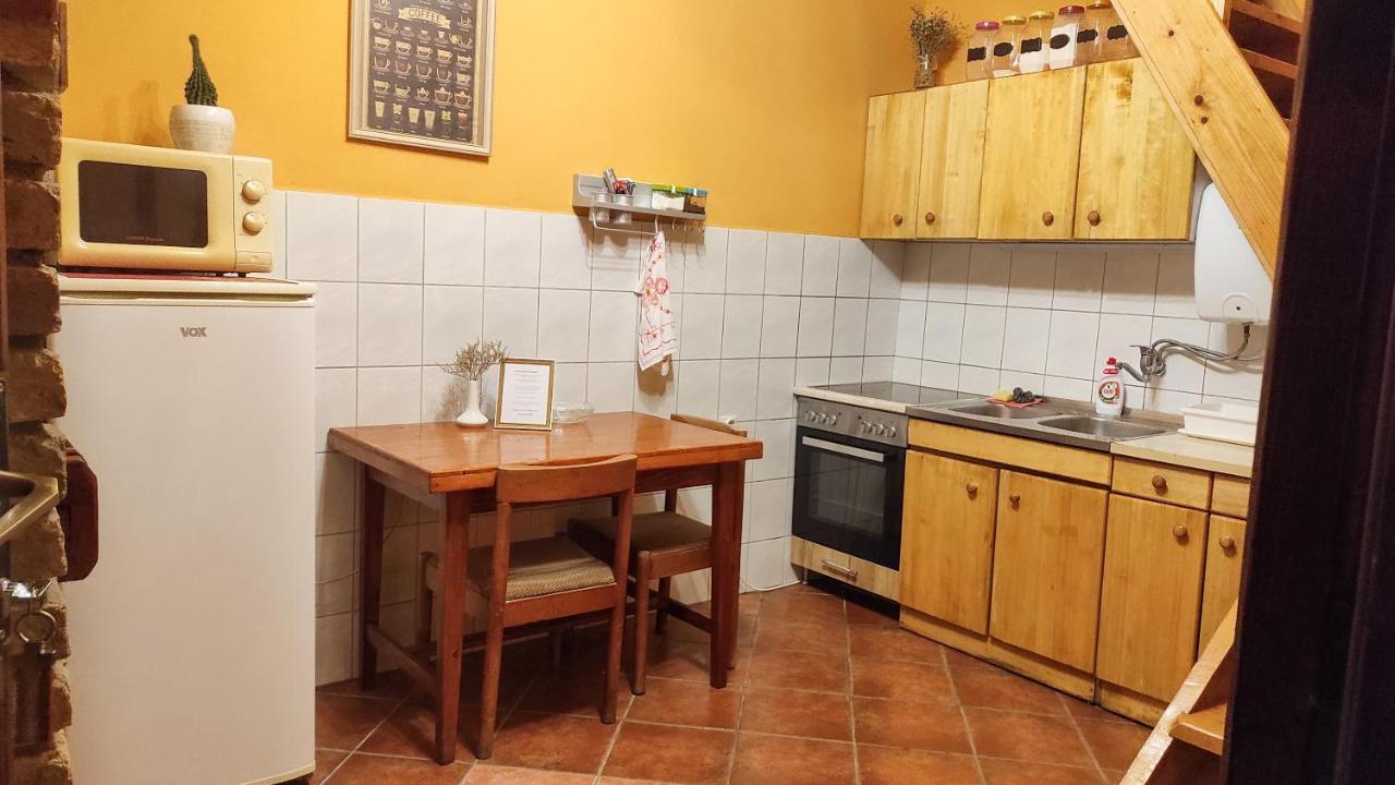 Apartamento Wood House Ruma Exterior foto